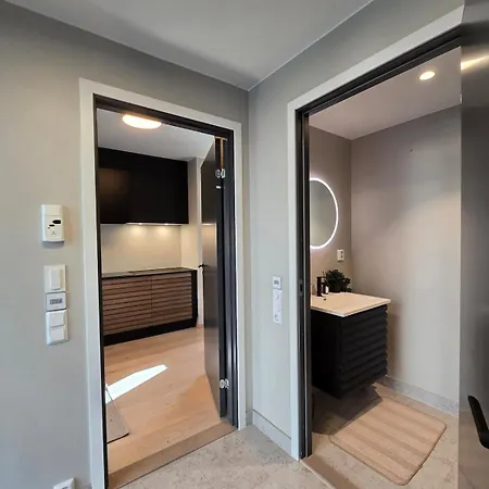 Exclusive Townhouse With Private Rooftop *