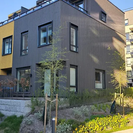 Exclusive Townhouse With Private Rooftop *