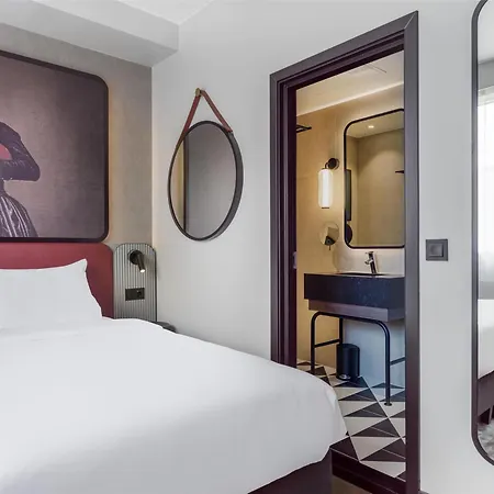 Radisson Red Centre