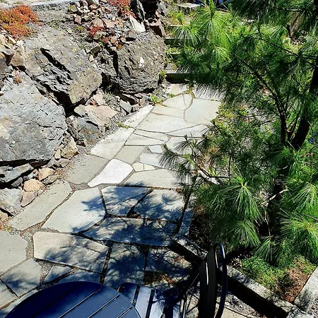Tranquil In Picturesque Neighborhood *