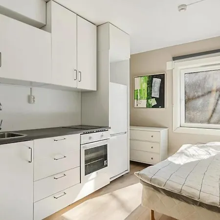 Bright 1 Bedroom *