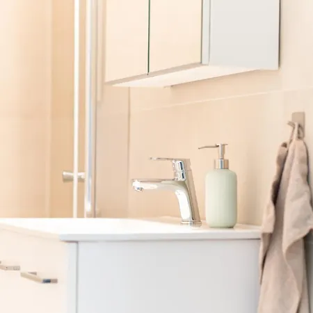 Lägenhet Refurbished And Spacious 1 Bedroom *