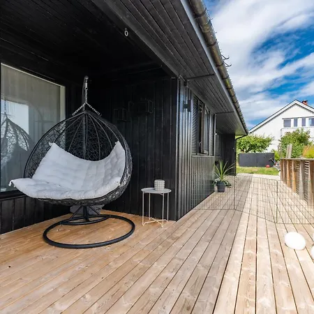 別荘 Relaxed Getaway With Heated Swimming Pool *