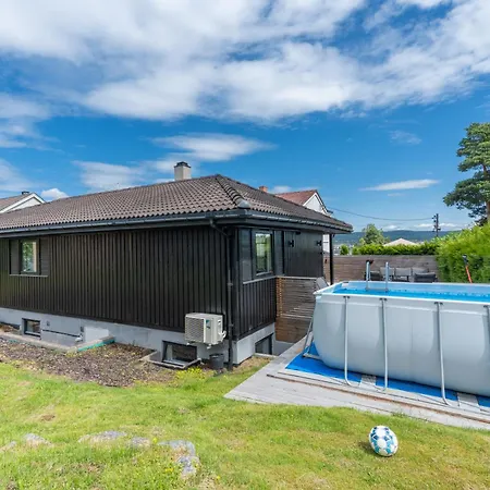 Relaxed Getaway With Heated Swimming Pool オスロ