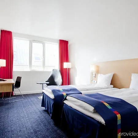 Отель Radisson Red Centre, A Verified Net Zero