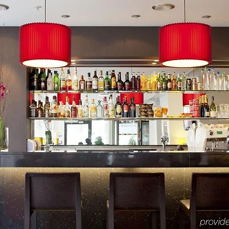 Отель Radisson Red Centre, A Verified Net Zero
