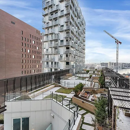 Wright - Barcode Apartment *