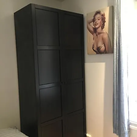 Appartement S, Center