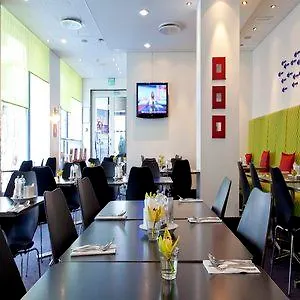 Radisson Red Centre, A Verified Net Zero 4* Осло