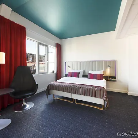 Radisson Red Centre, A Verified Net Zero Отель