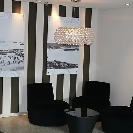 Apartment Large Modern 1 Bedroom With Balcony