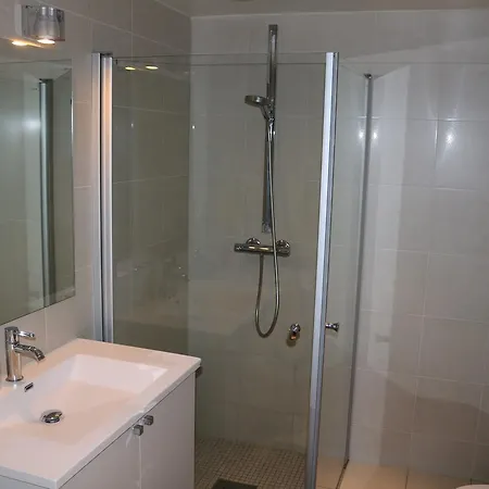 Large Modern 1 Bedroom With Balcony