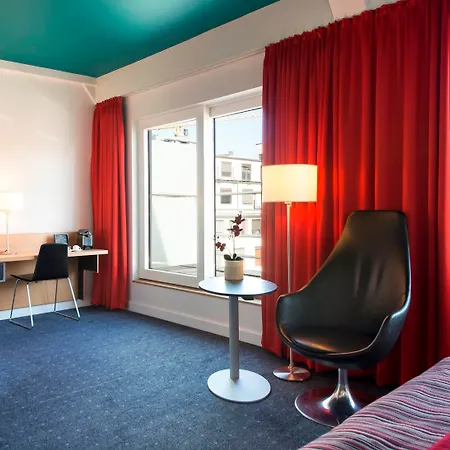 Radisson Red Centre, A Verified Net Zero Отель 4*