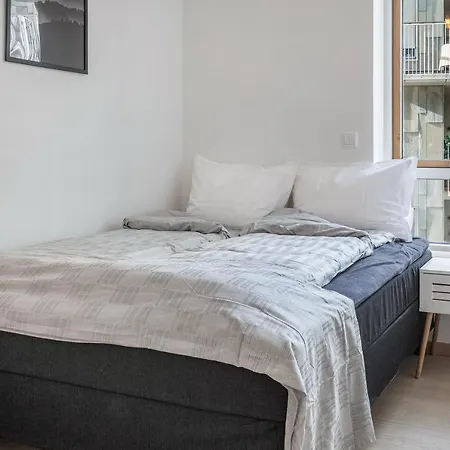 Amazing Luxury On The Waterfront! 73sqm Апартаменты