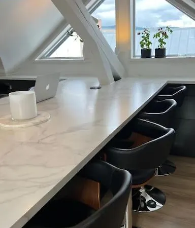 Flott Med 4 Soverom Sentralt I Leilighet *