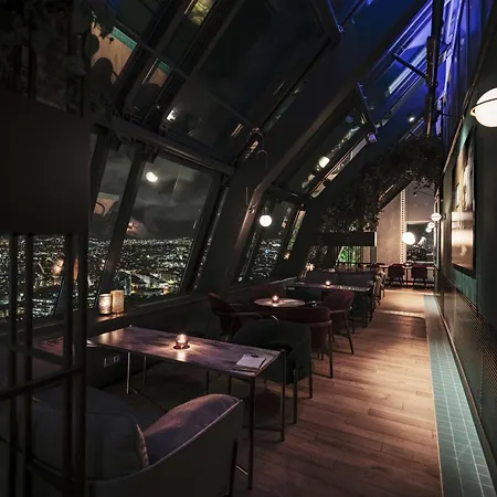Radisson Blu Plaza Hotel, Ξενοδοχείο