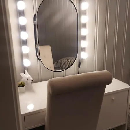 2 Bedroom Close To Centre And *