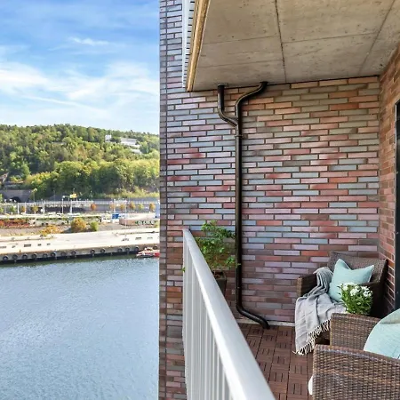 Seaside - 2 Sunny Balconies - Modern - 6 Pax Apartment