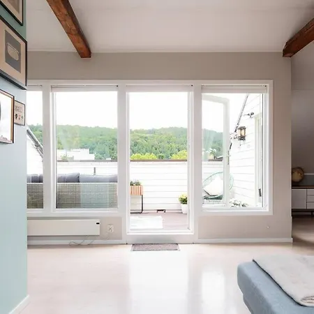 Large Loft - Private Rooftop Terrace - Old Town アパート