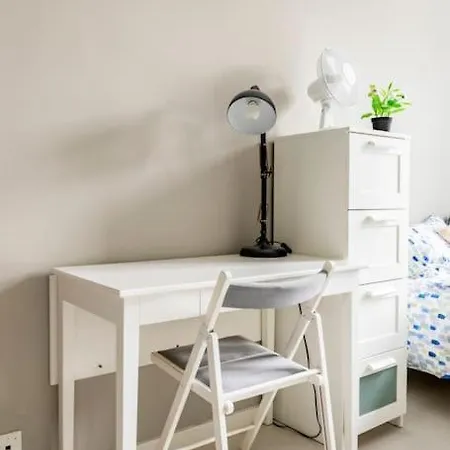 &close To Station Apartment *
