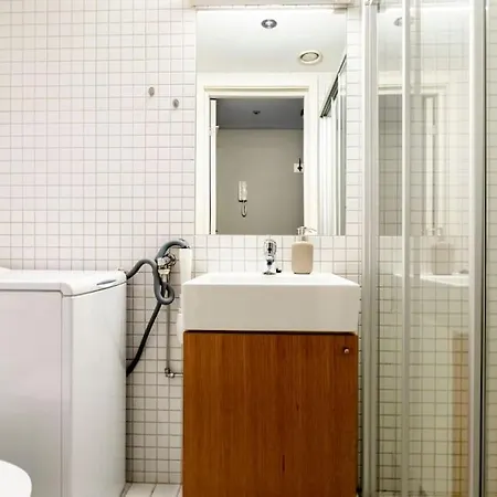 &close To Station Apartment