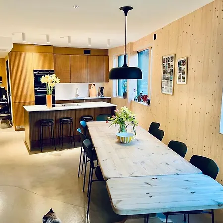 Daire The Wooden House, Spacious, Garden, Brand New, Modern
