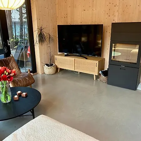 The Wooden House, Spacious, Garden, Brand New, Modern Daire