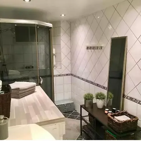 Vakker, Svaert Sentral Med 3 Soverom Apartmán