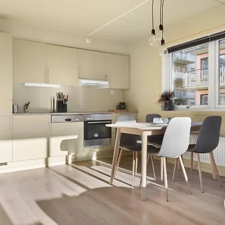 Charming With Balcony Rooftop Access Leilighet