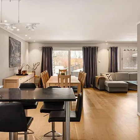 Semesterbostad 141sqm For Family I Free Parking I Bathtub