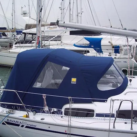 Hotel en barco Yacht 30 *