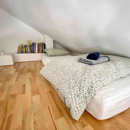 Cozy Loft In Apartment *