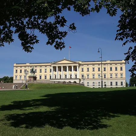 By National Museum And Royal Palace * 奥斯陆