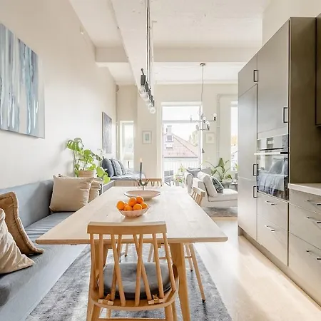Family Apt, Balcony And Roof Terrace アパート *