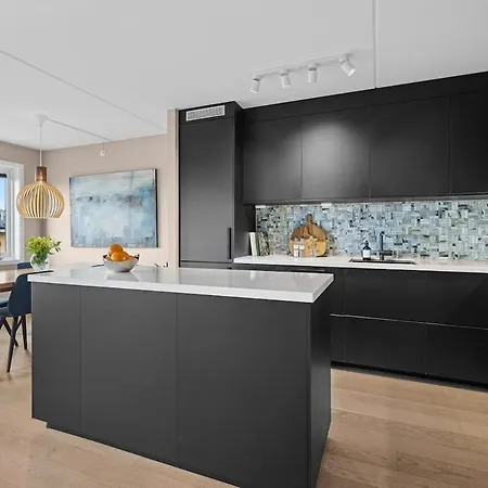 Modern 3 Bedroom - 4 Minute Walk From Metro - Floor Baclony View Lejlighed *