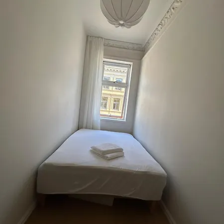 Newly Renovated 4-bedroom In アパート *