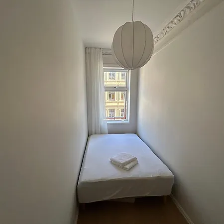 アパート Newly Renovated 4-bedroom In