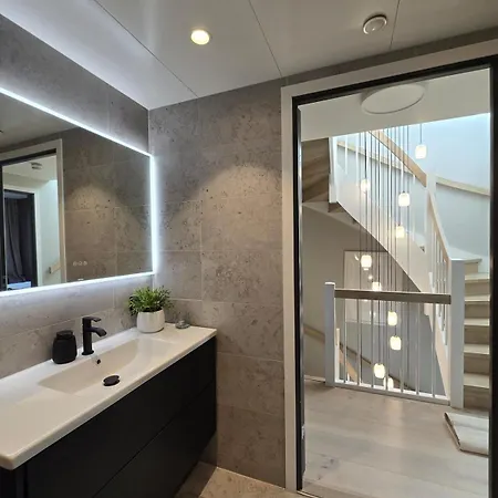 Exclusive Townhouse With Private Rooftop Осло