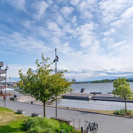With Sunny Balcony By The Leilighet Oslo