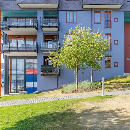 With Sunny Balcony By The Leilighet