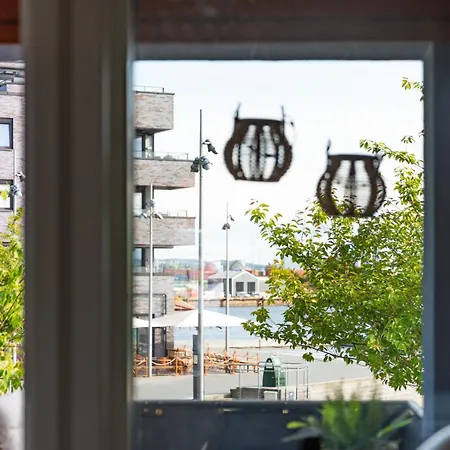 With Sunny Balcony By The Leilighet *