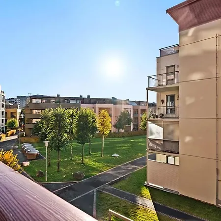 Apartment 3 Bedrooms - 2 Balconies - Modern - Family Friendly *