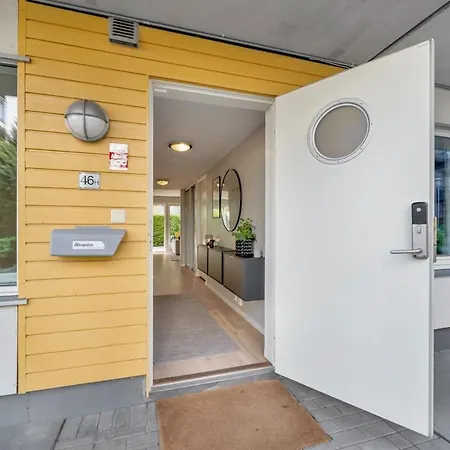 Apartament Light Threeroom Apartment, Sunny Patio And Free Parking