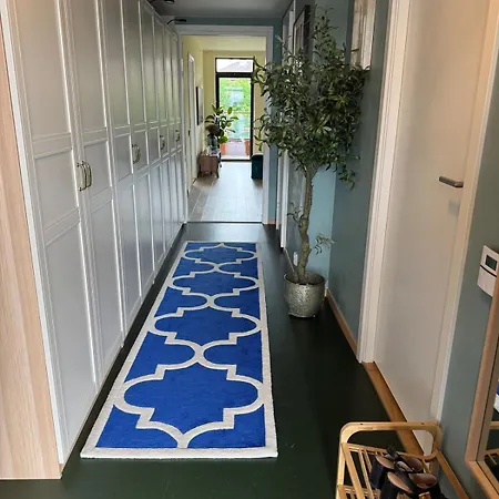 In The Middle Of Apartman *