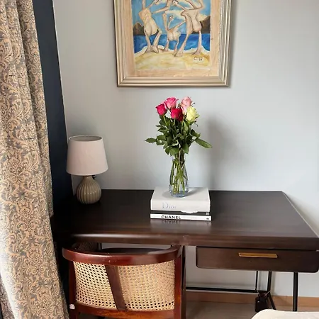 In The Middle Of Apartman