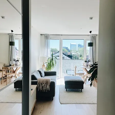 Modern With Big Rooftop Terrace アパート *