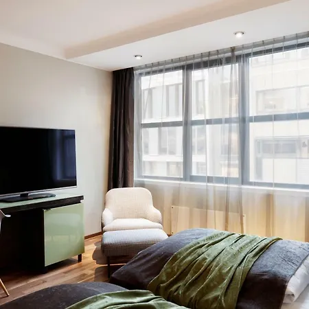 Clarion The Hub 4*
